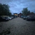 ゲストハウス Valivillas & 4*